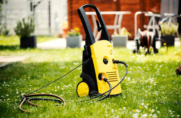 Best Pool Deck Cleaning in Chisholm, MN